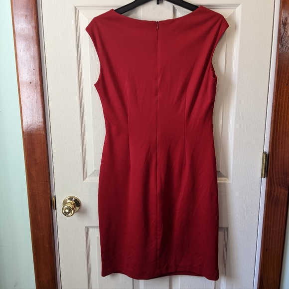 Red pencil shaped dress - Picture 4 of 4